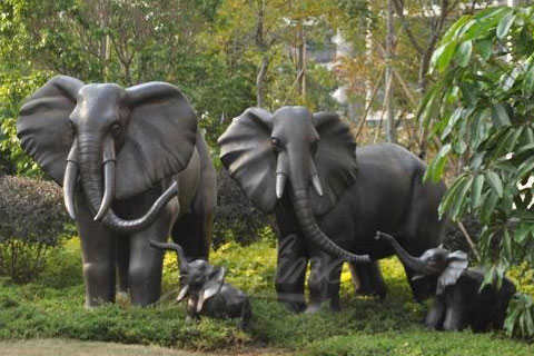 Life size baby elephant statue and large elephant animal sculpture for garden decor