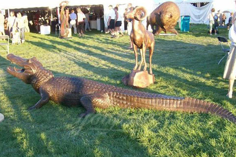 Bronze animal Crocodile statues for garden decor