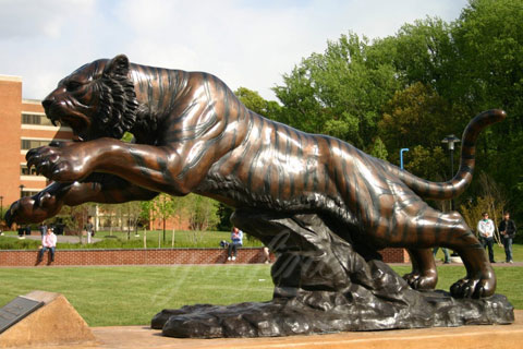 Bronze tiger sculptures for University decoration