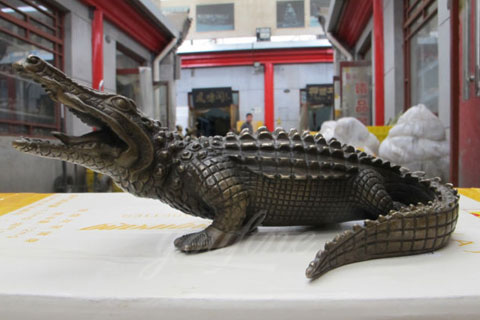 Hot selling Cheap Bronze animal Crocodile statue