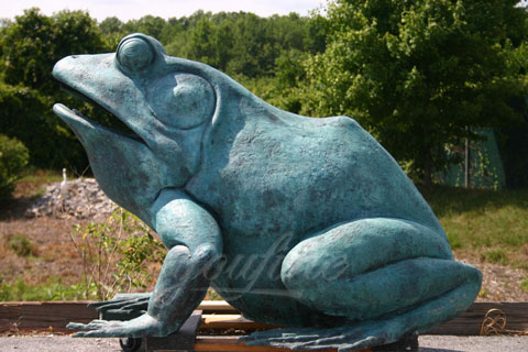 Garden Decorative Bronze Animal Sculpture With Patina Of Frog for sale