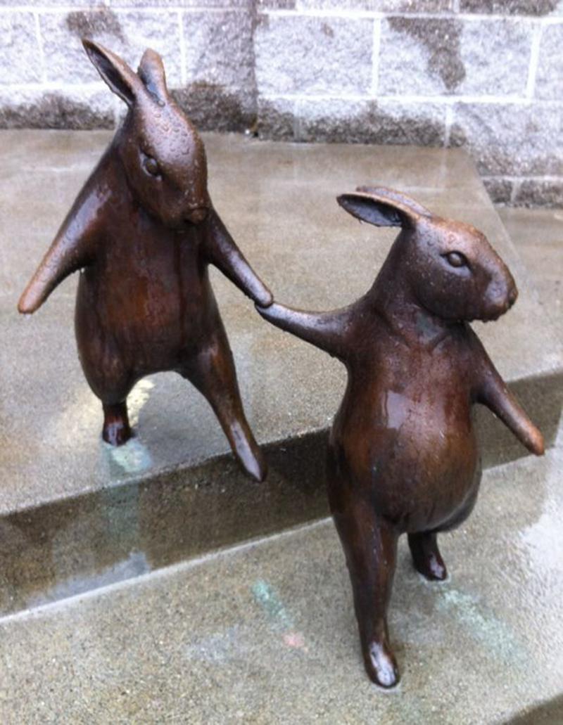 bronze rabbit garden statue-01-YouFine Sculpture