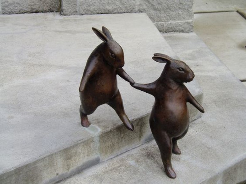 bronze rabbit garden statue-02-YouFine Sculpture
