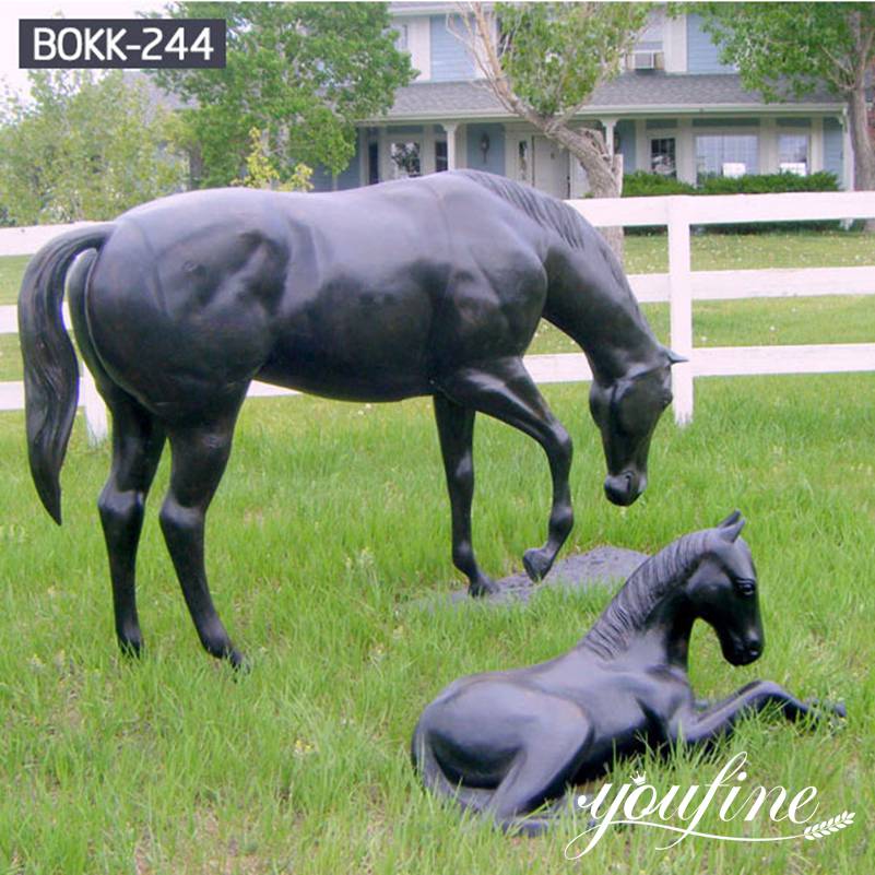 Life Size Mare and Filly Bronze Grazing Horse Statues Suppliers