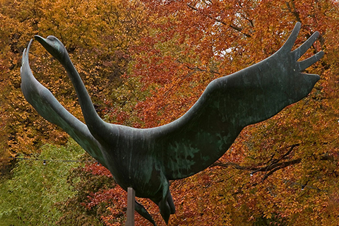 Hot Sale Bronze Flying Swan Sculpture Park Decor