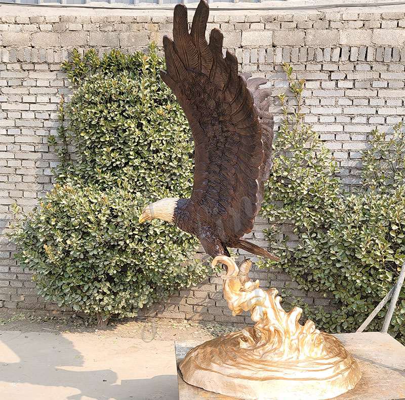Bronze Eagle Sculpture’s Majestic Form