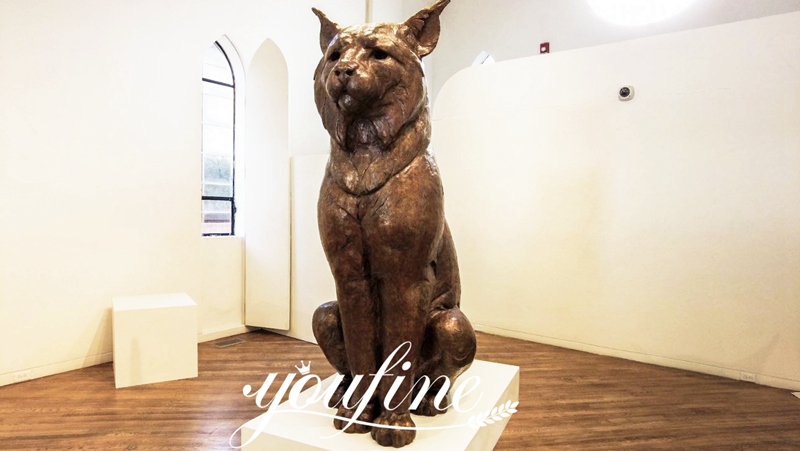 Bronze Lynx Statue Shows