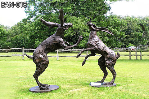 Outdoor-Bronze-Fighting-Rabbits-Sculpture-for-Sale