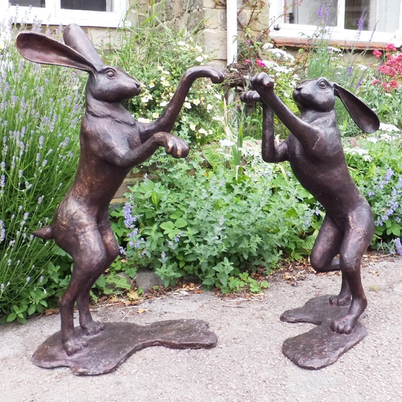 Outdoor-Bronze-Fighting-Rabbits-Sculpture-for-Sale2